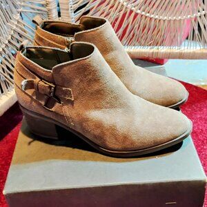 Sonoma booties zip up, block heel size 7 M gently used